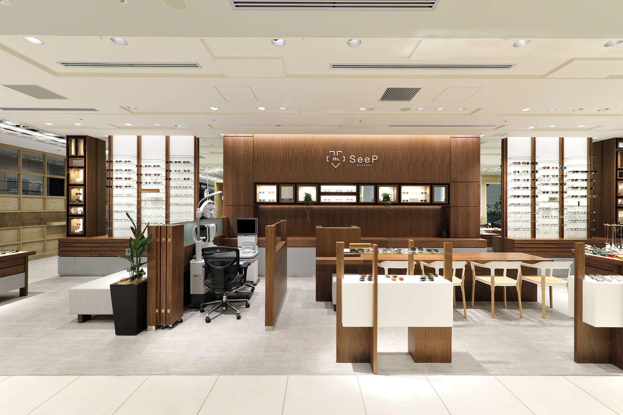 Ms. SeeP EYEVAN NEWoMan 新宿